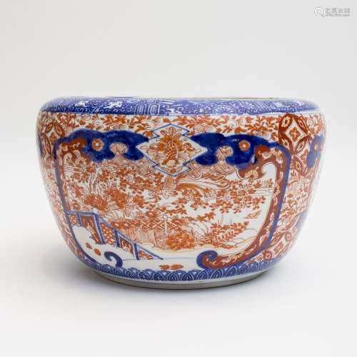 Aquarium vase Vermilion red and cobalt blue porcelain. Japan. - H: 22 cm; D: 38 cm- -