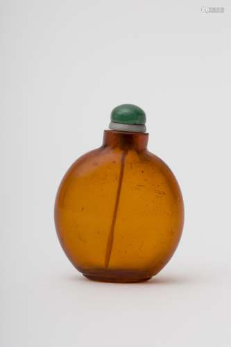 Gourd-shaped snuffbox - China, Qing dynasty Amber glass from Beijing. Stopper attached - H: 5 cm- -