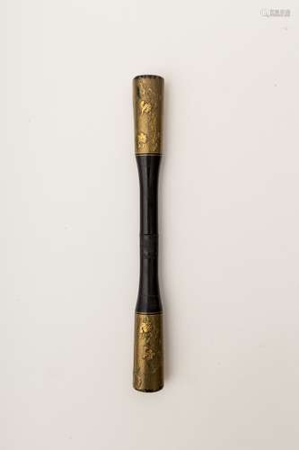 Hairpin, Japan, late Edo or early Meiji Hira-maki e lacquer, featuring lotuses and waves. - L: 15.4