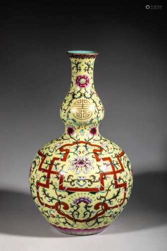 Vase en porcelaine à décor de roue de la vie sur f...;