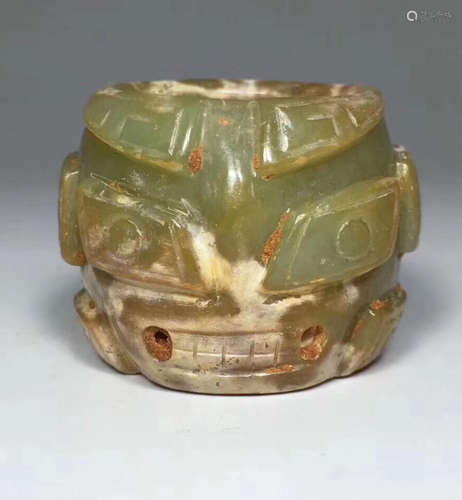 A HETIAN JADE CARVED BEAST SHAPED FINGER RING