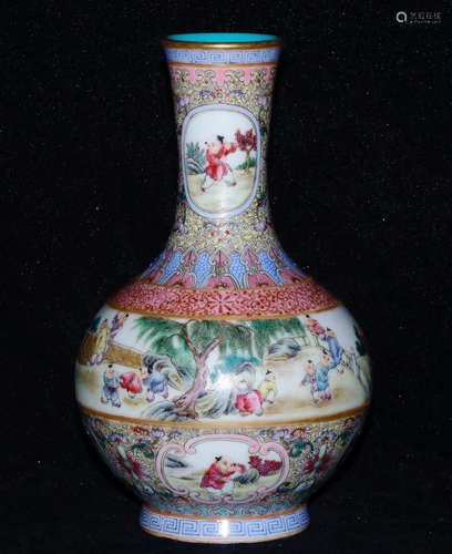 A FAMILLE ROSE WRAPPED FIGURE PATTERN VASE