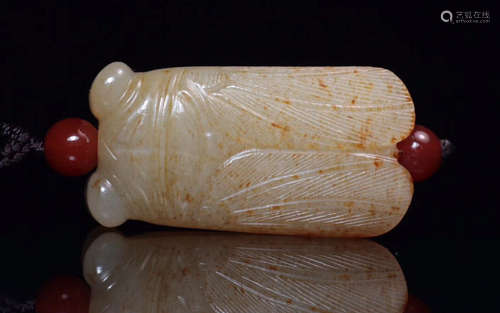 A HETIAN JADE CARVED CICADA SHAPED PENDANT