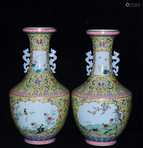 A FAMILLE ROSE FLORAL PATTERN VASE