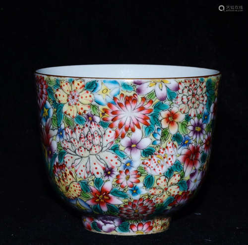 A FAMILLE ROSE FLORAL PATTERN CUP