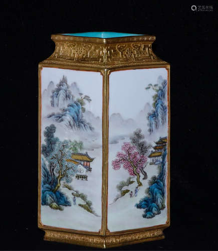 A FAMILLE ROSE GILD LANDSCAPE PATTERN PEN HOLDER