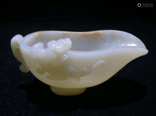 A HETIAN JADE DRAGON PATTERN CUP