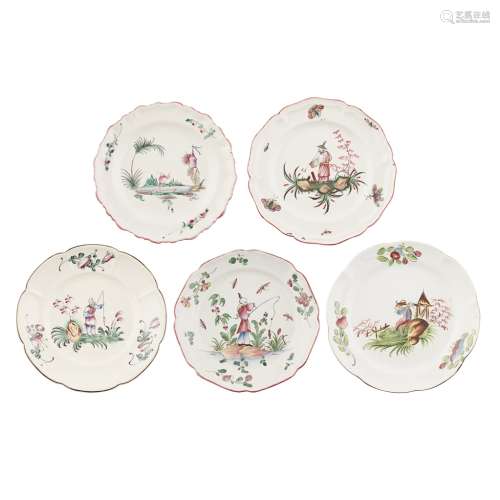 FIVE FRENCH FAIENCE PLATES, ATTRIBUTED TO LES ISLETTESLATE 18TH/ EARLY 19TH CENTURY of various