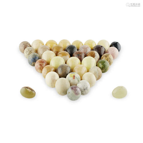 COLLECTION OF HARDSTONE EGGSof varying sizes, including marble, onyx and quartz examples, one