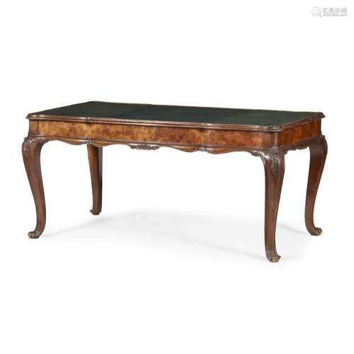 EARLY VICTORIAN WALNUT LIBRARY TABLEMID 19TH CENTURY the shaped rectangular top with a green leather