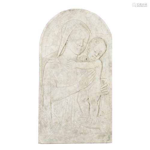 WHITE MARBLE PLAQUE OF THE MADONNA AND CHILD19TH CENTURY in the Italian Renaissance style, the