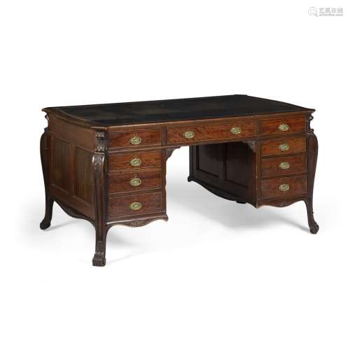 GEORGIAN STYLE MAHOGANY DESKEARLY 20TH CENTURY the shaped rectangular top with a tooled leather