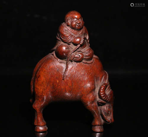AN OLD BAMBOO CARVED FIGURE SHAPED PENDANT