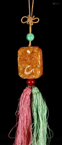 AN AMBER CARVED CRANE AND DEER PATTERN PENDANT