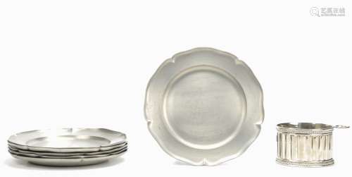 William & Mary' Pewter Plates w/ Coaster,19th C.