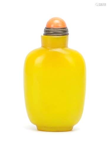 A Chinese Yellow Glass Snuff Bottle,Qing D.