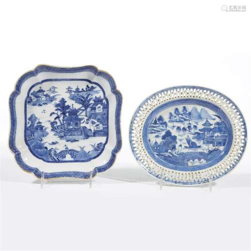 A group of six assorted Chinese export blue and white tablewares