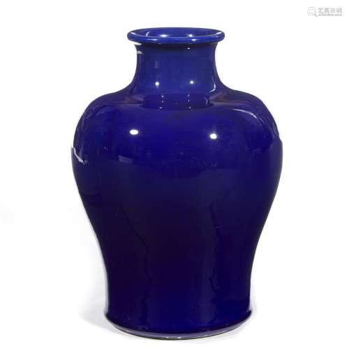 A Chinese cobalt blue-glazed vase