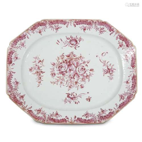 An octagonal puce-decorated Chinese export porcelain platter
