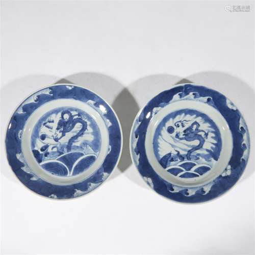 A matched pair of Chinese blue and white 