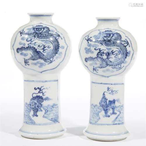 A pair of blue and white porcelain 
