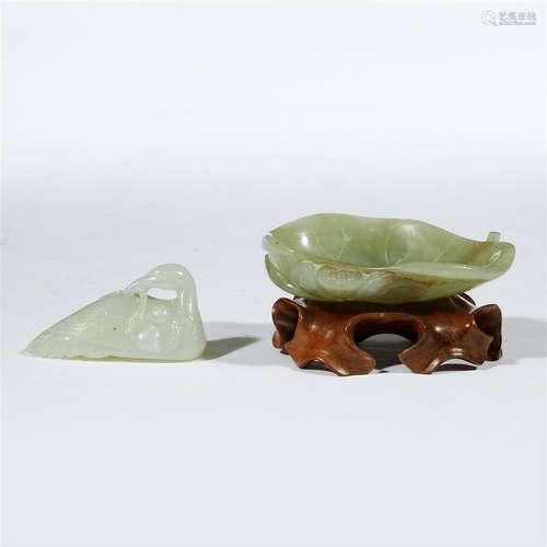 A small Chinese pale celadon jade 