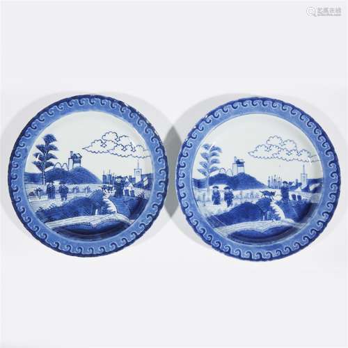 A pair of Chinese export blue and white porcelain 