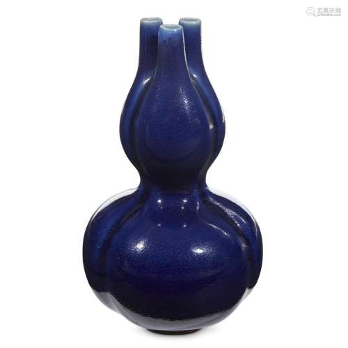 A Chinese cobalt blue-glazed tri-lobed double-gourd vase