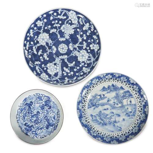 A group of six assorted Chinese blue and white wares