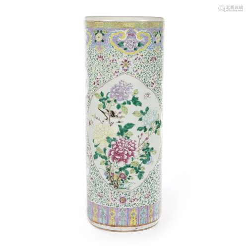 A Chinese famille rose-enameled porcelain umbrella stand