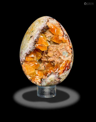 Calcite and Quartz Carved Egg by Dieter Jerusalem