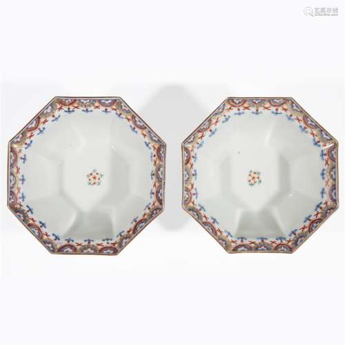 A pair of Japanese Arita porcelain octagonal bowls decorated in Kakiemon palette