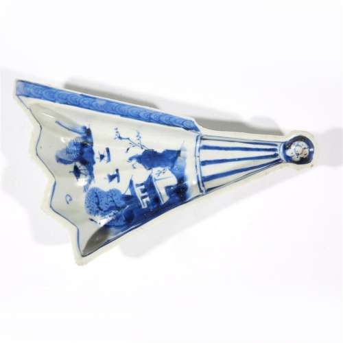 A Chinese blue and white porcelain fan-form sweets dish, for the Japanese market