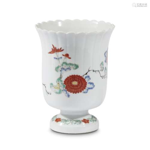 An Arita Kakiemon palatte-decorated porcelain footed vase