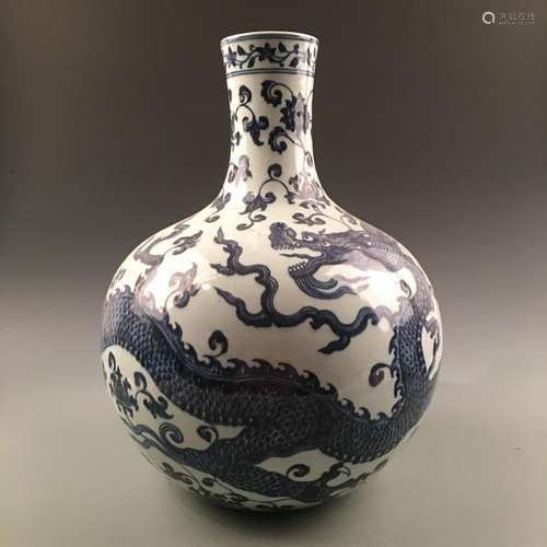 Chinese Blue-White 'Dragon' Globular Vase