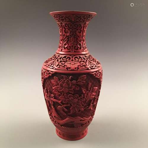 Chinese Lacque Ware Vase with Floral Pattern, Qianlong