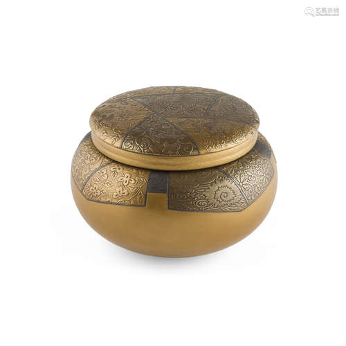 GOLD LACQUER GLOBULAR BOX AND COVER