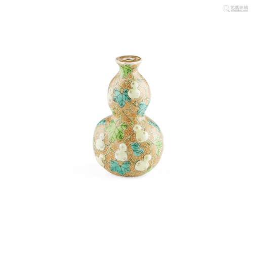 FAMILLE ROSE DOUBLE-GOURD SNUFF BOTTLE