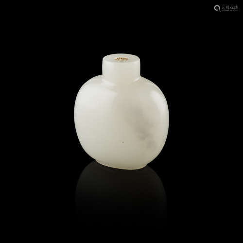 WHITE PEKING GLASS SNUFF BOTTLE