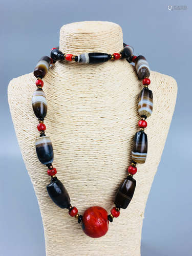 AN OLD SOUTH RED AGATE NECKLACE