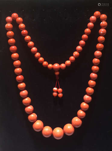 A STRING OF CORAL BEADS NECKLACE
