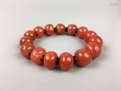 AN OLD SOUTH RED AGATE BRACELET