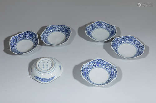 SIX COUPELLES hexagonales en porcelaine \n“bleu bla…