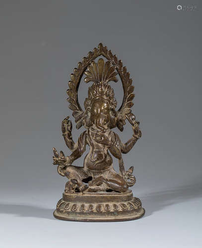 GANESH en bronze. \nNépal XIXe siècle. \nH. 16 cm