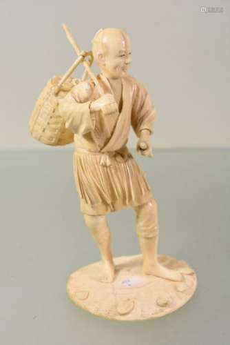 Statuette japonaise en ivoire \