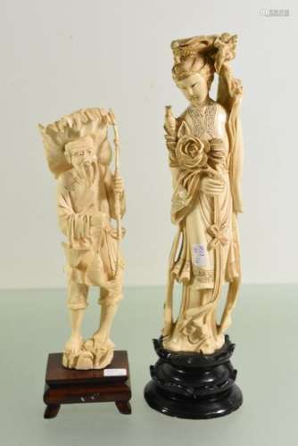 Deux statuettes chinoises en ivoire (Ht 25cm et ht...;