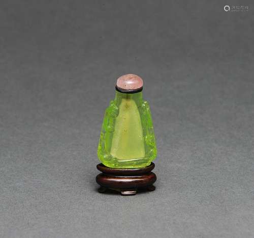 Green Peking Glass Snuff Bottle, 18th Century