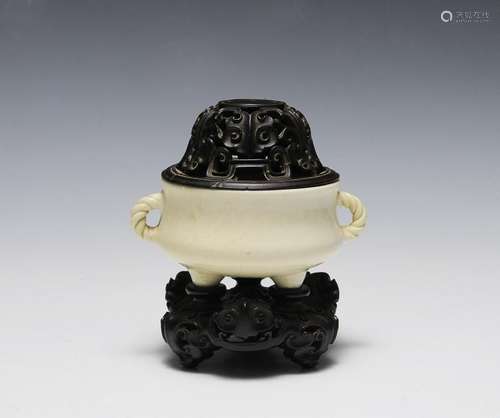 Chinese White Porcelain Censer w/ lid, 16-17th C.