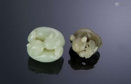 Set of 2 Jade Carvings of Cats, 18th-19th Century