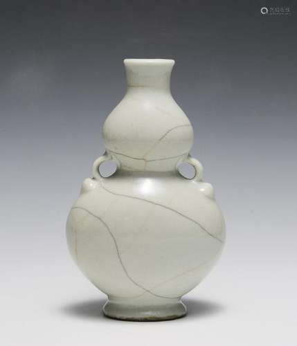 Chinese Guan Glazed Hulu Vase, 18th Century